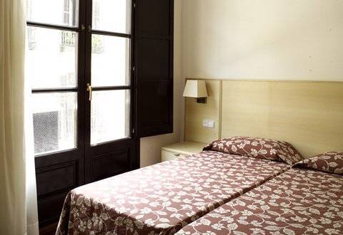 Aspasios Plaza Real Apartment *